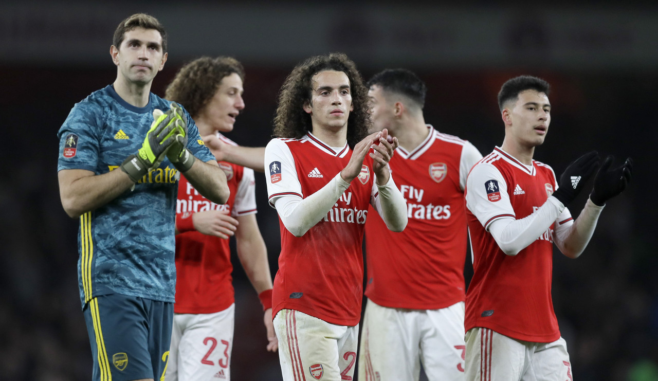 克拉克森替补得分达到8283分，超越吉诺比利升至历史第九