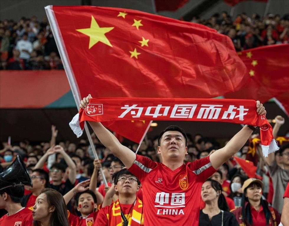 半场战报：阿贾克斯0-0加拉塔萨雷，双方破门乏术