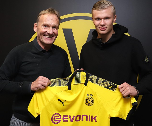 连续3场未首发，萨拉赫赛后发表激烈言论称被当成替罪羊，英媒曝利物浦选择支持斯洛特