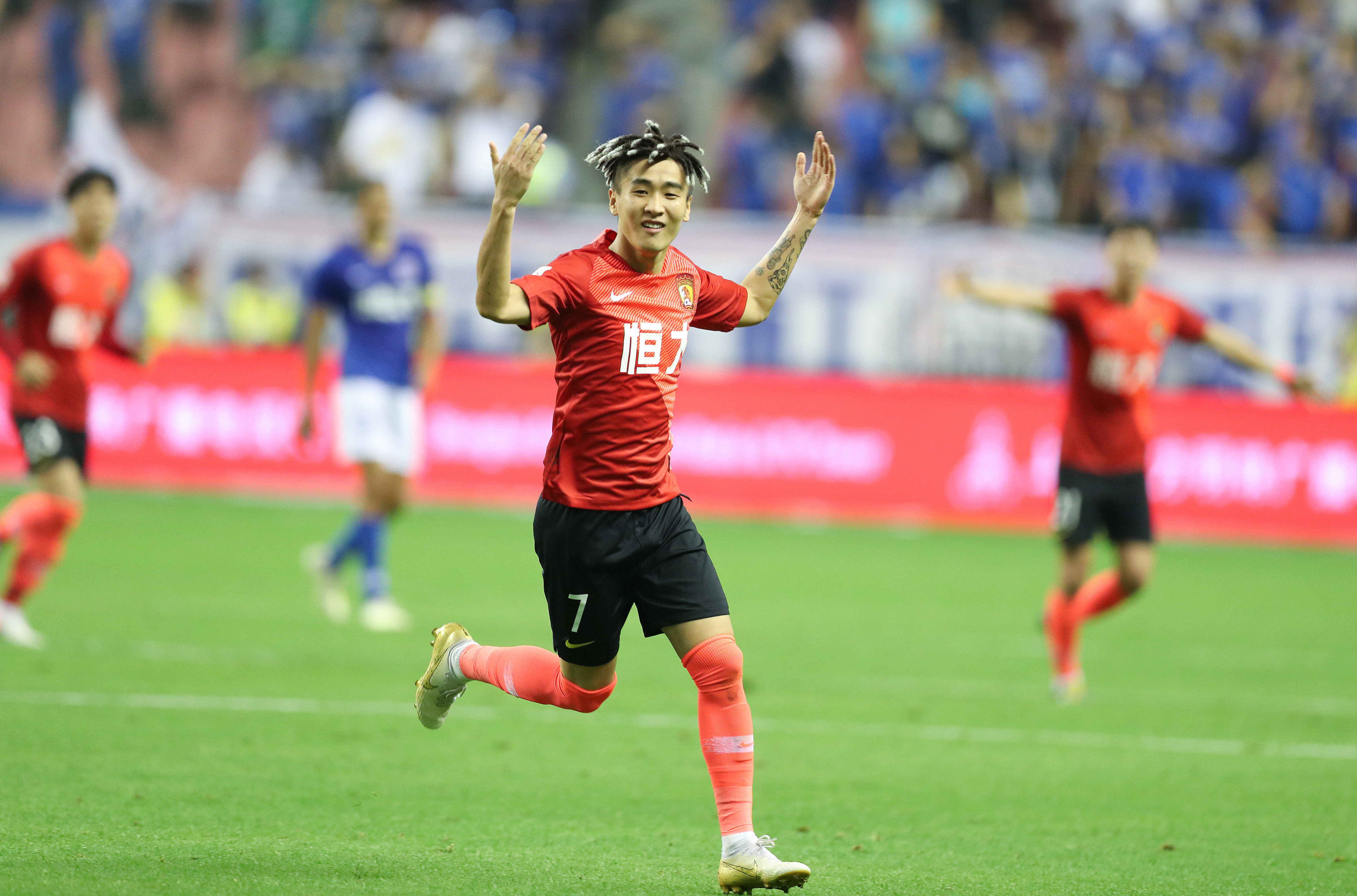 13年不败！英超三强出击，阿森纳后卫接近停赛，切尔西有替代方案