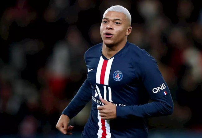 广东籍球员廖锦涛、吕焯毅参与英博队内的大连话挑战，前者胜